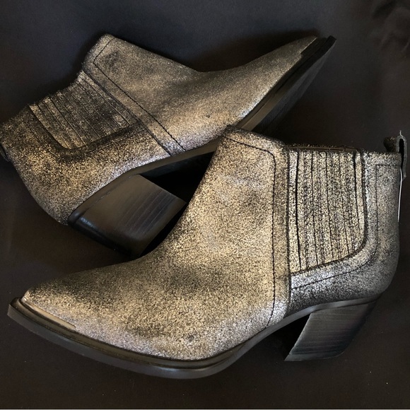 SBICCA Sz 6 Metallic Silver Leather Booties “Cardinal” Pewter Vintage Collection - Picture 5 of 10